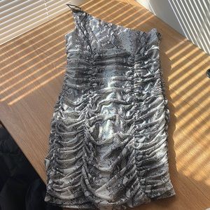 Club Dress!! Is so cute💛